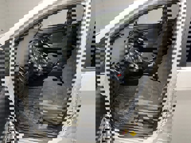 2012 Toyota Prius One photo 3