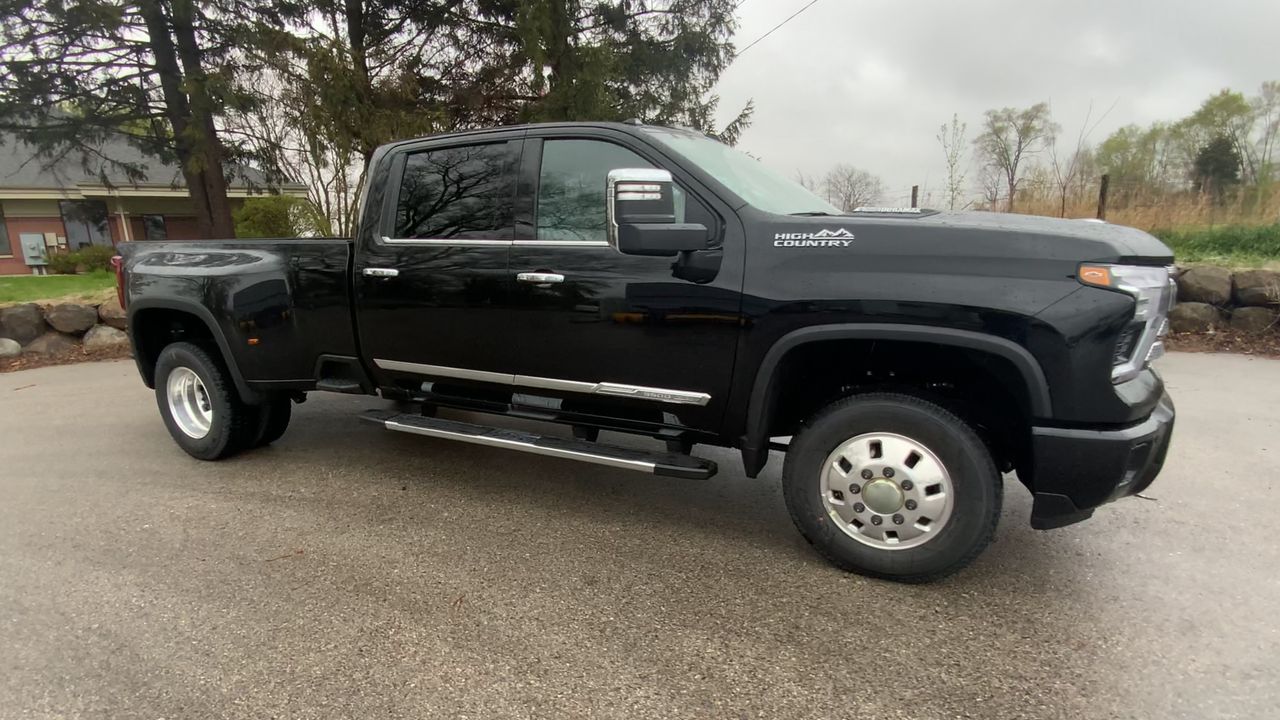 2025 Chevrolet Silverado 3500HD High Country photo 6