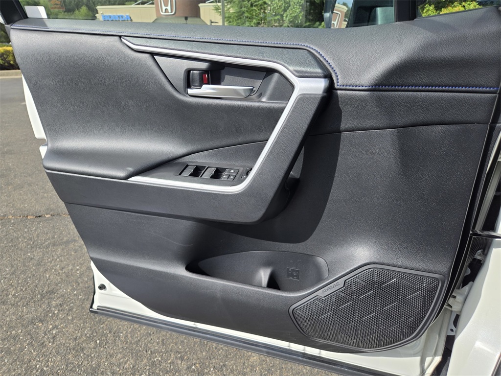 2021 Toyota RAV4 Hybrid XSE photo 22