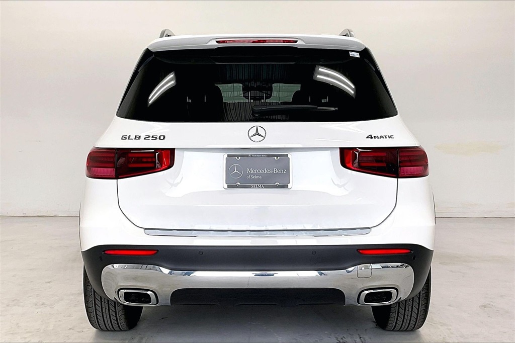 2026 Mercedes Benz GLB 250 4MATIC photo 4