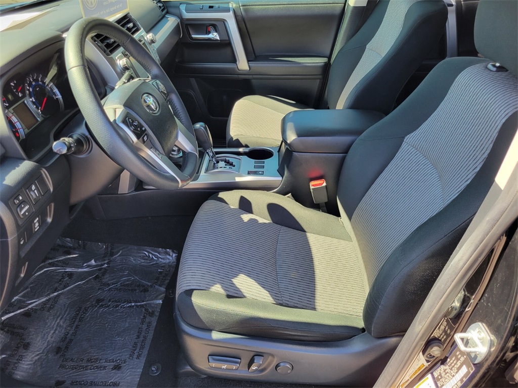 2019 Toyota 4Runner SR5 photo 9
