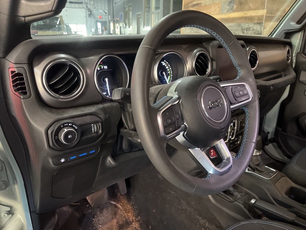 2023 Jeep Wrangler Rubicon 4xe photo 2