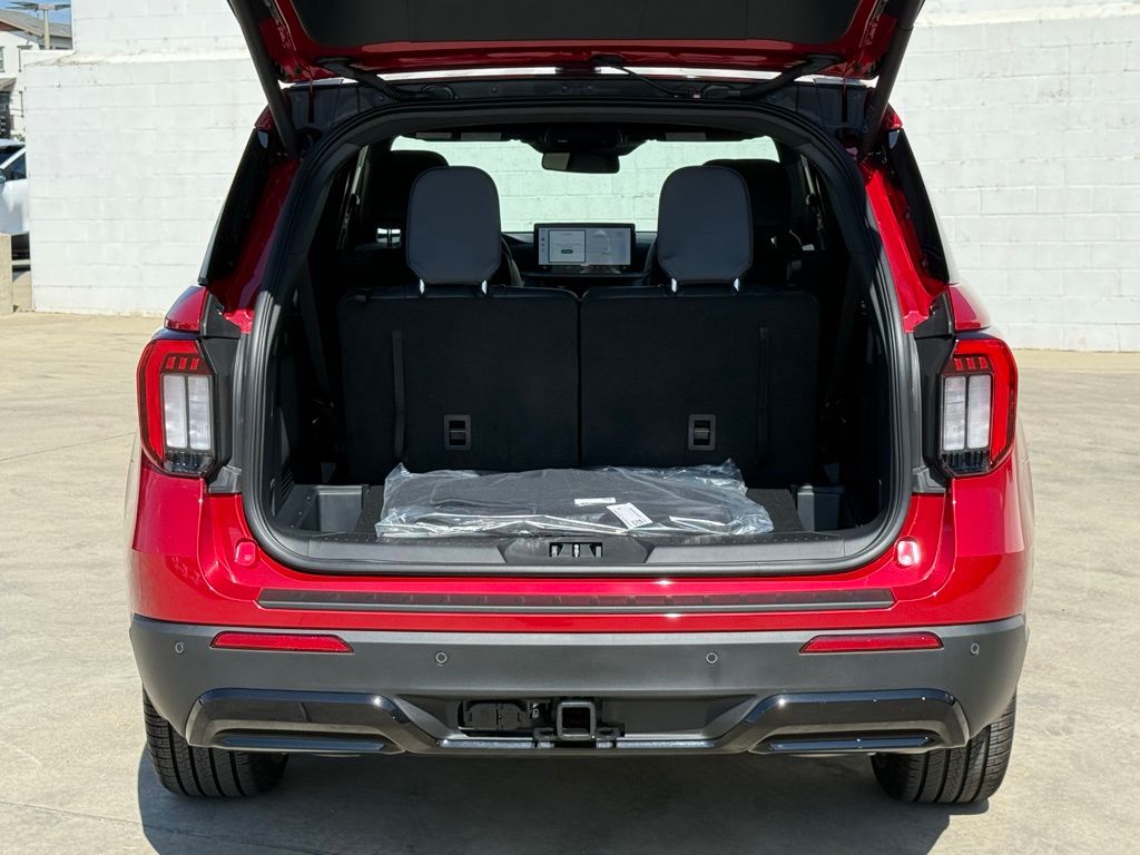 2025 Ford Explorer ST-Line photo 14