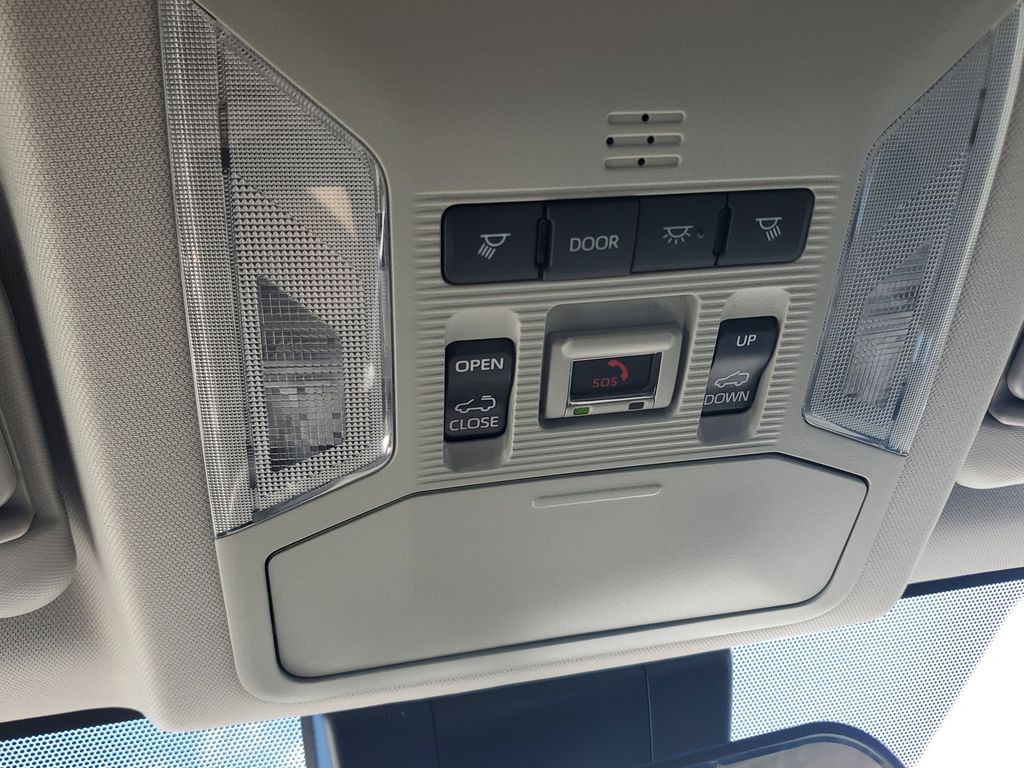 2025 Toyota RAV4 XLE photo 26