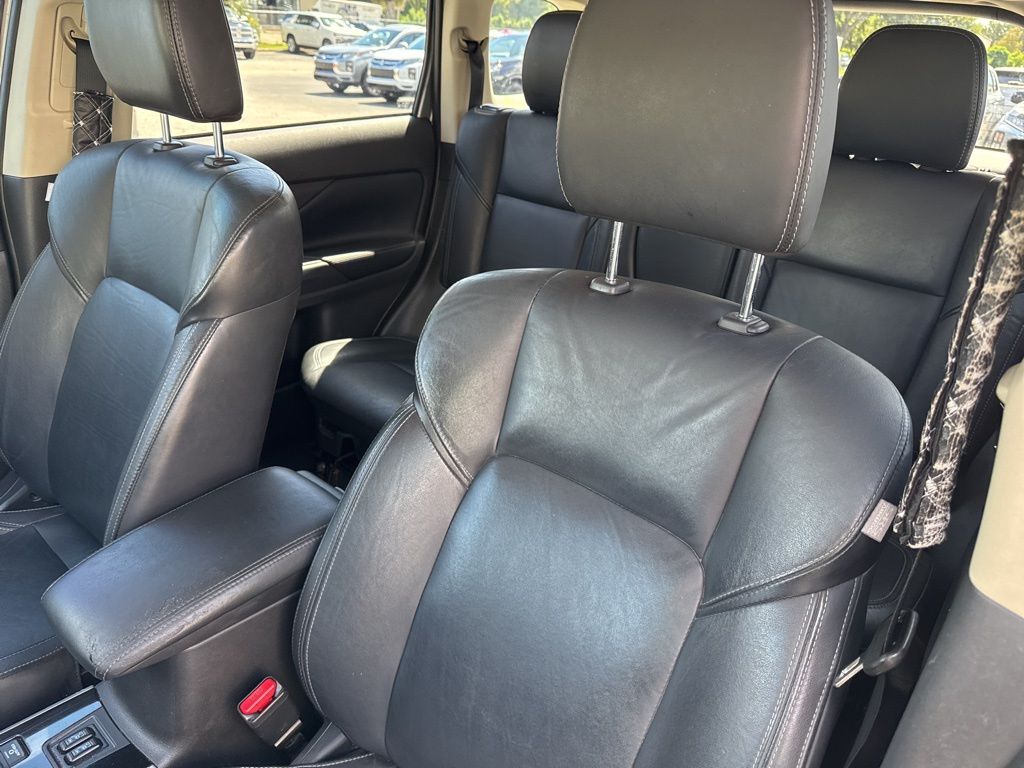 2020 Mitsubishi Outlander SEL photo 4
