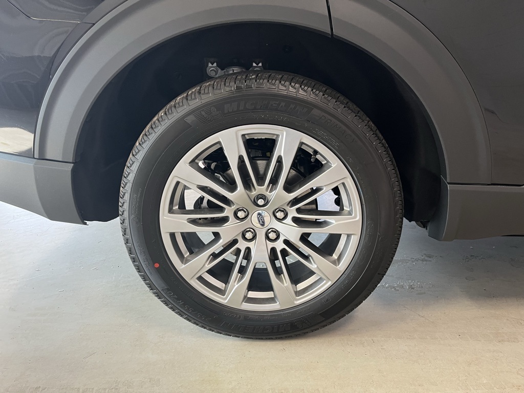 2025 Ford Explorer photo 11