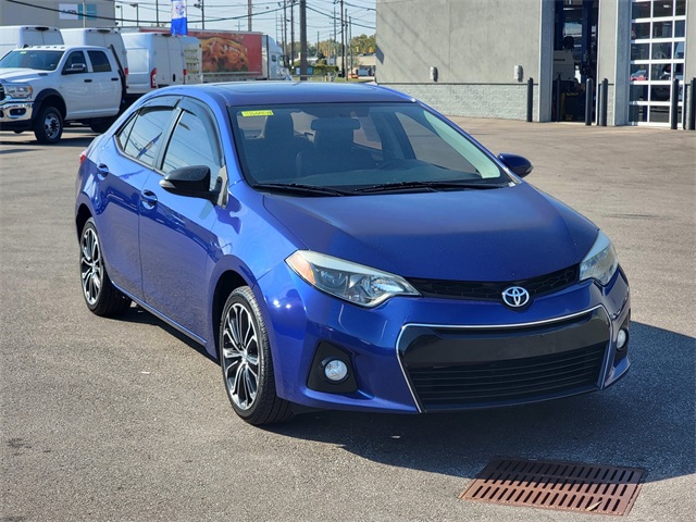 2016 Toyota Corolla LE photo 2