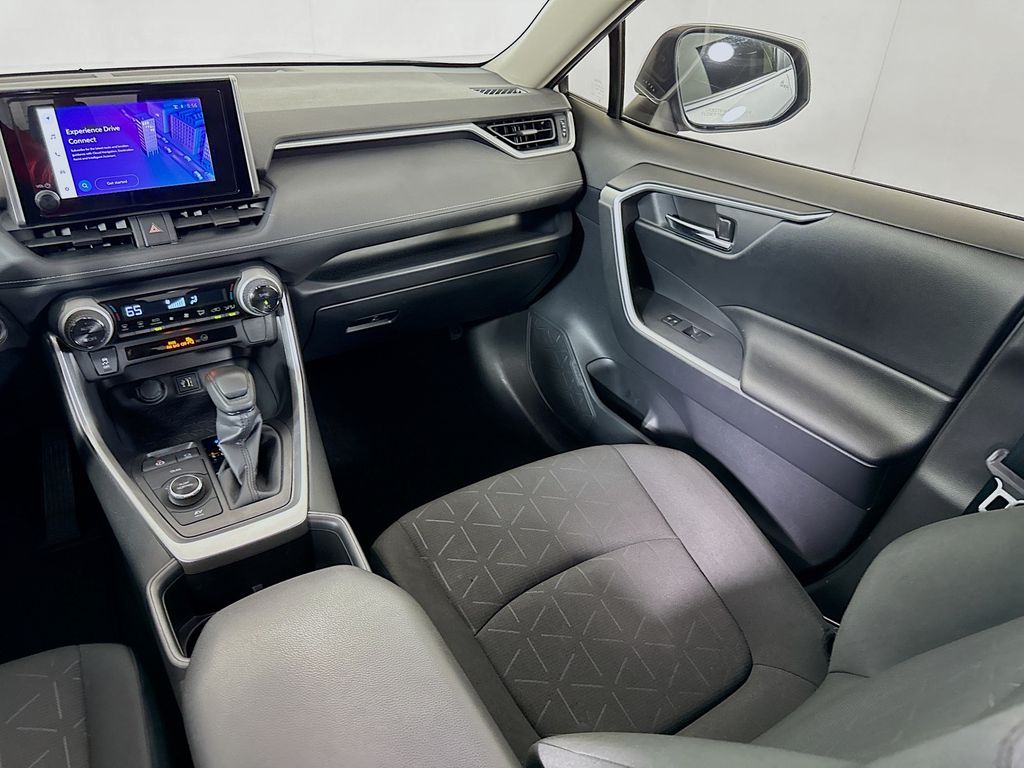 2023 Toyota RAV4 Hybrid XLE photo 23