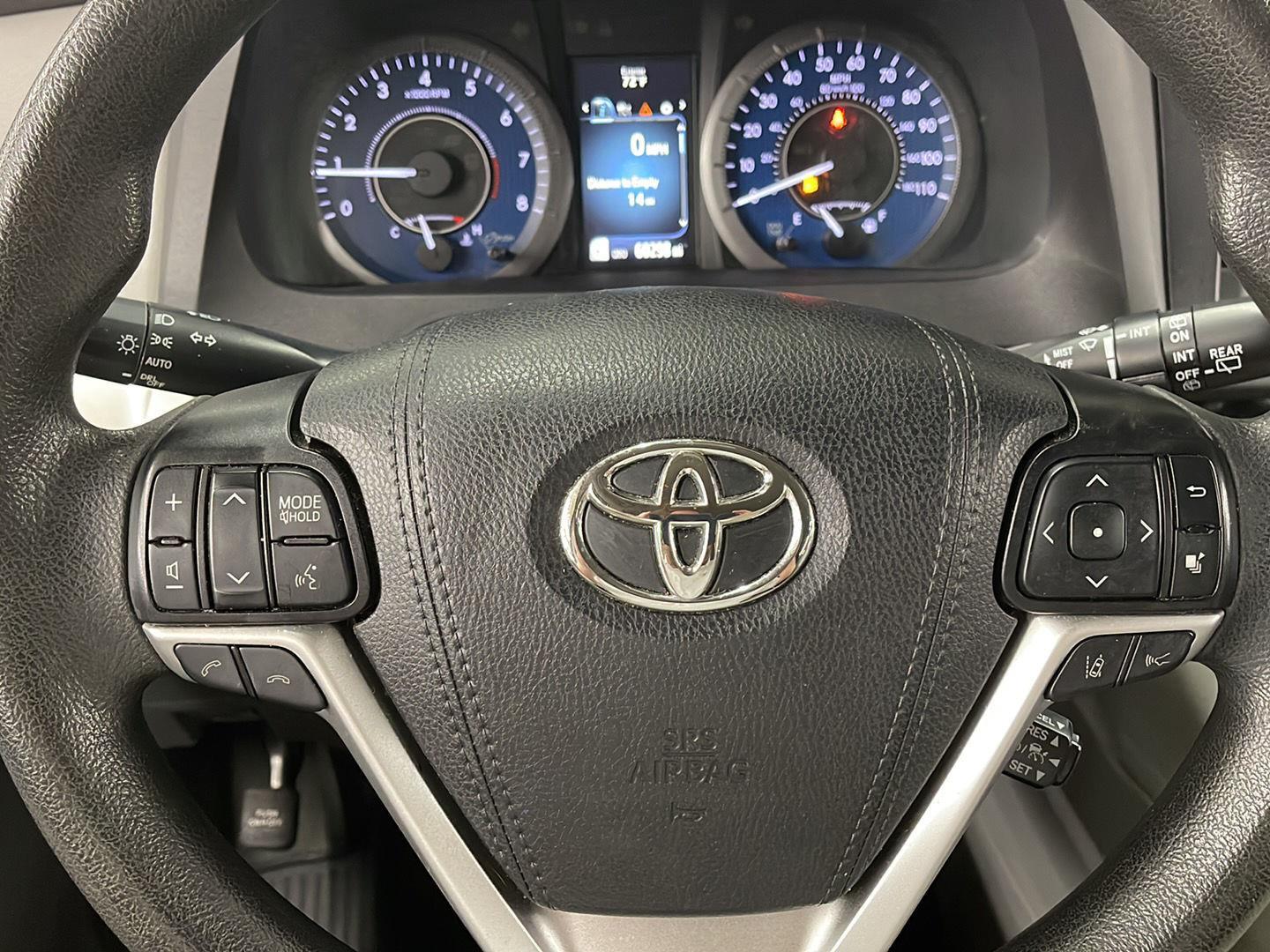 2020 Toyota Sienna L photo 13