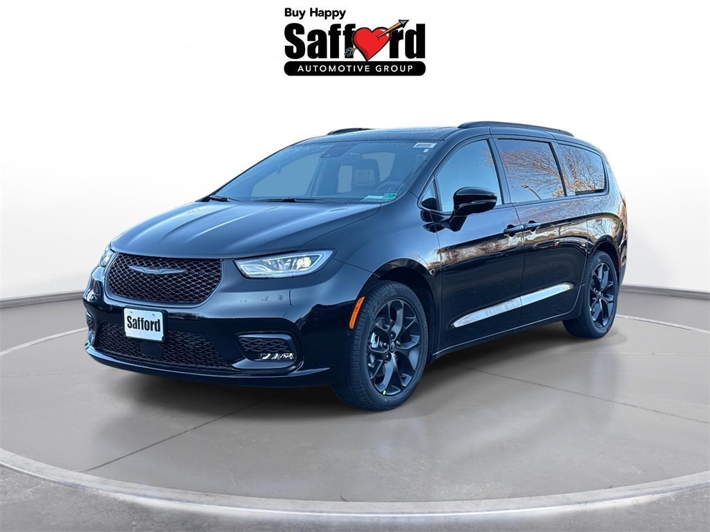 2026 Chrysler Pacifica Limited's photo