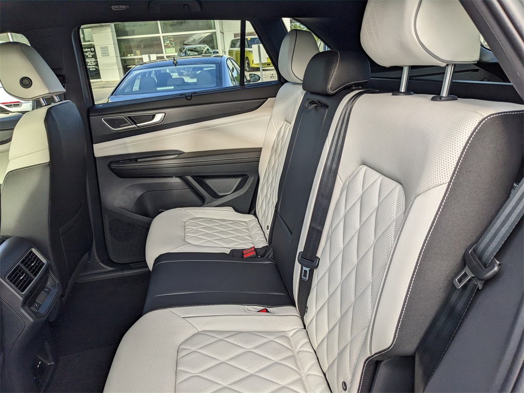2026 Volkswagen Atlas Cross Sport SEL Premium R-Line photo 16