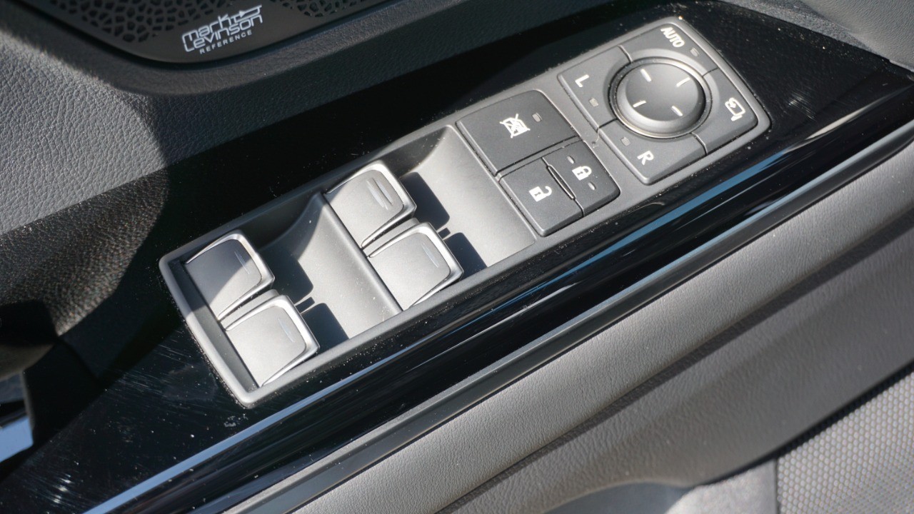 2025 Lexus LX photo 22