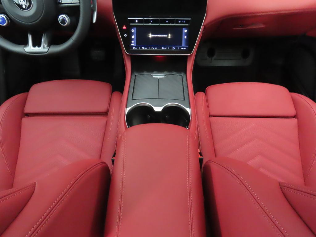 2025 Maserati Grecale photo 17