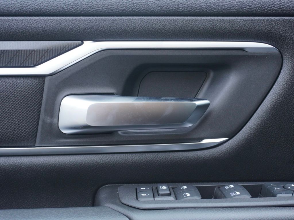 New 2026 Granite Crystal Metallic Clear-Coat Exterior Paint RAM Big Horn Night Edition image 11