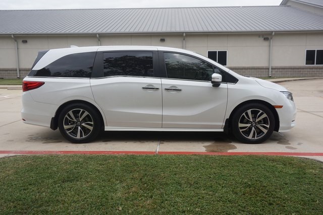 2023 Honda Odyssey Touring photo 3