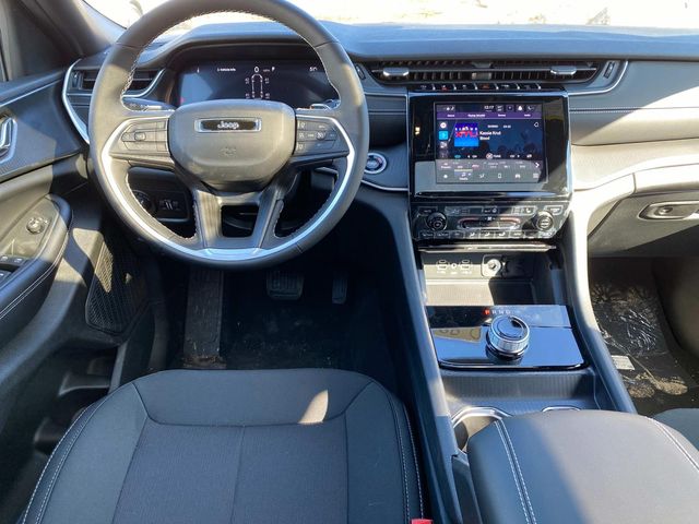 2025 Jeep Grand Cherokee Laredo photo 8