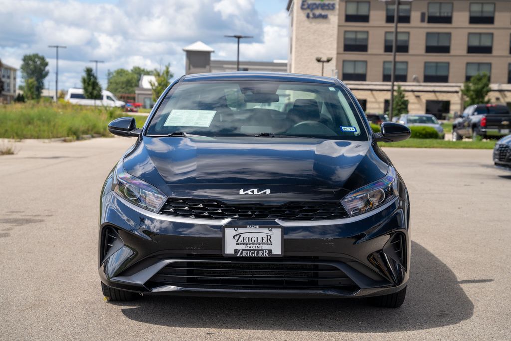 2024 Kia Forte LX photo 2