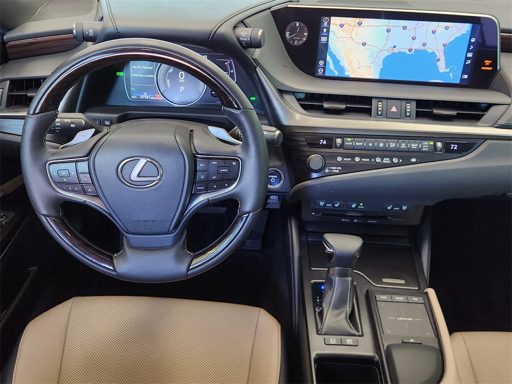 2019 Lexus ES 300h photo 21