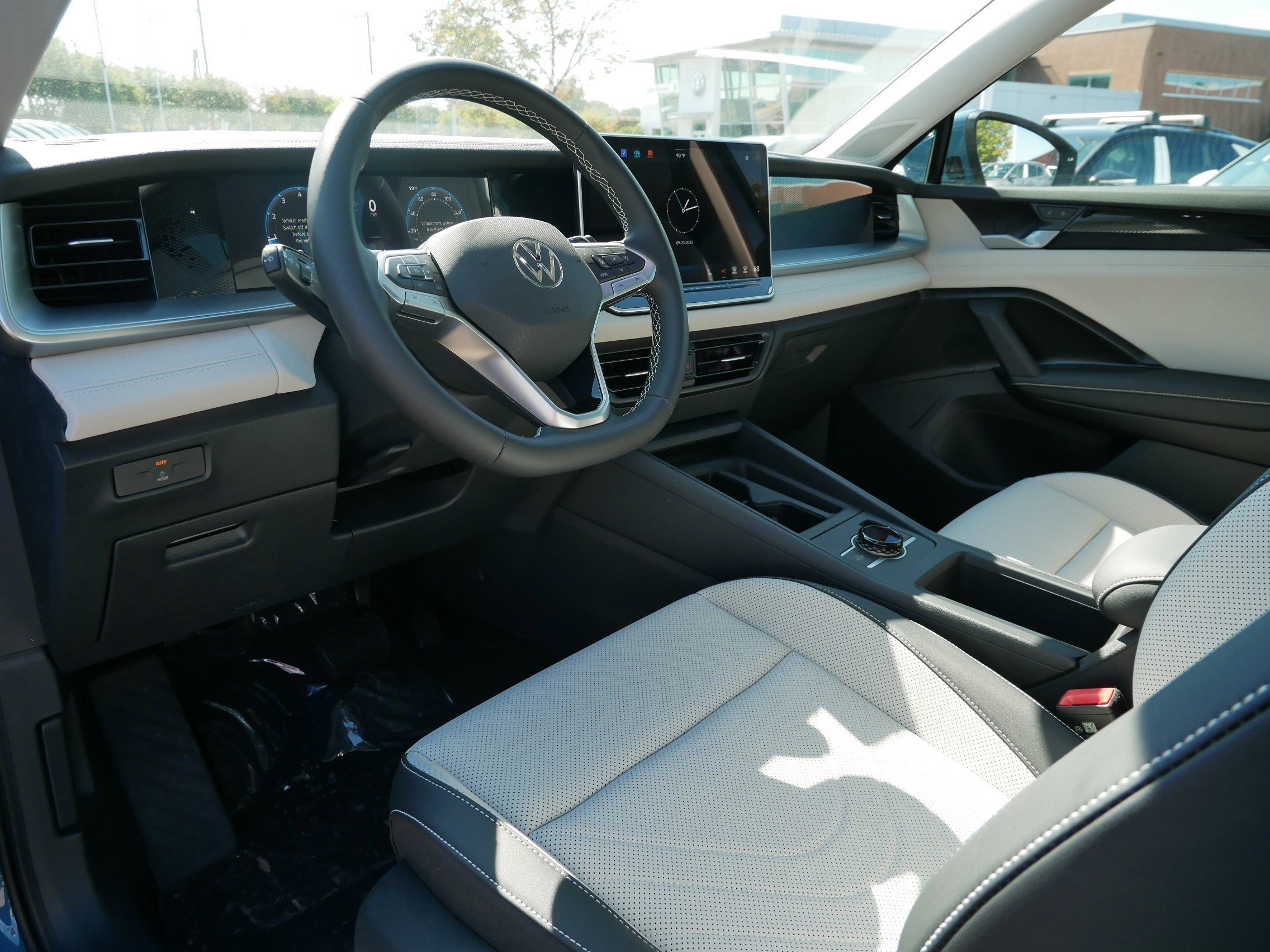 2025 Volkswagen Tiguan SE photo 3