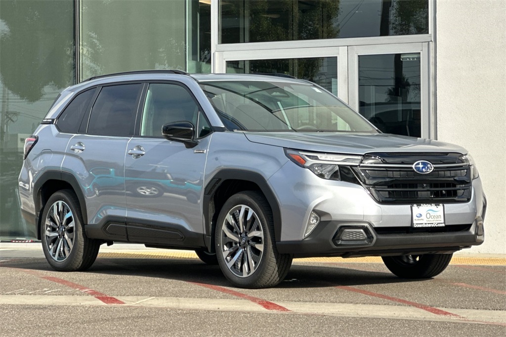 2025 Subaru Forester Touring photo 2