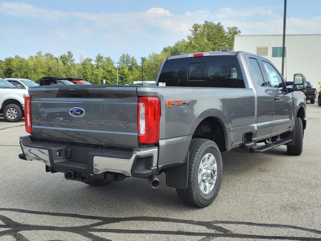 New 2024 Carbonized Gray Metallic Ford XLT image 3