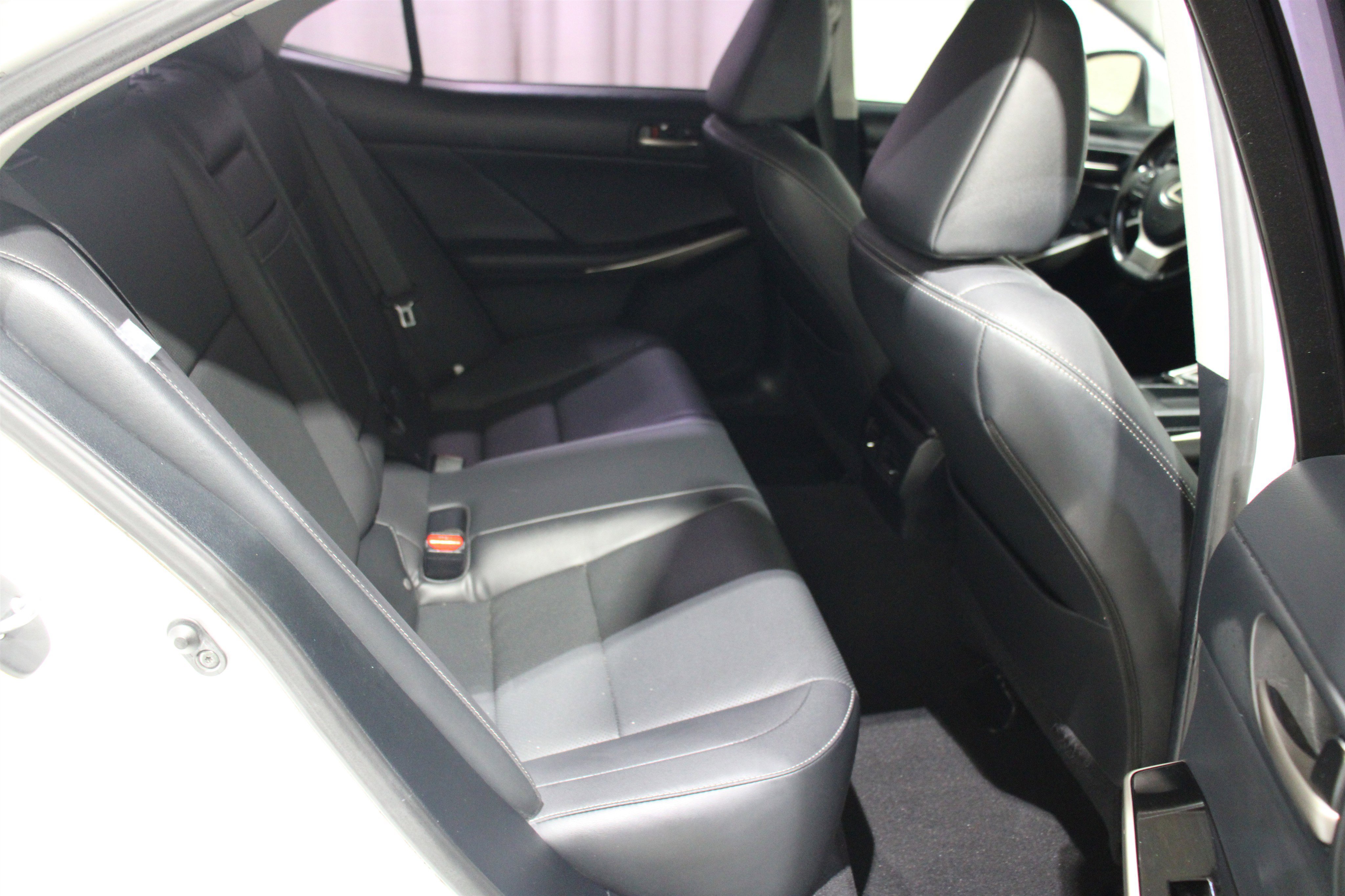 2020 Lexus IS 300 photo 9