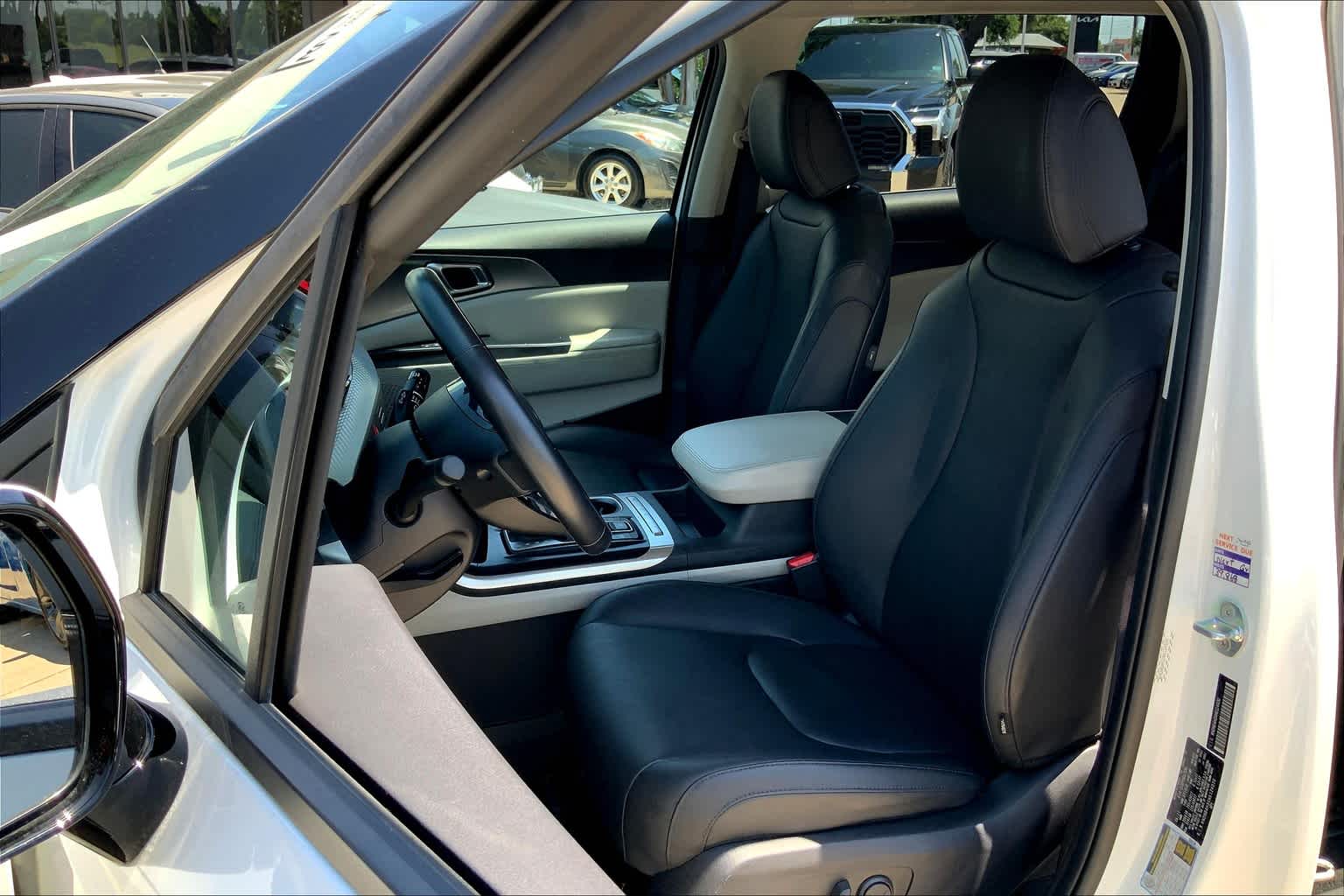 2022 Kia Carnival LX photo 7