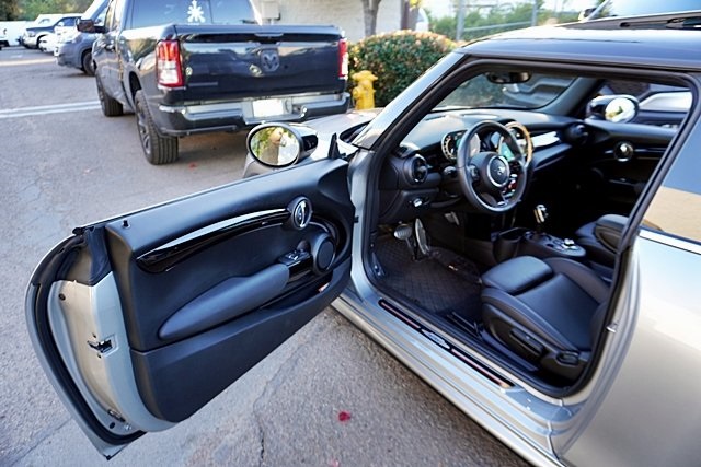 Used 2023 Silver MINI Base image 35