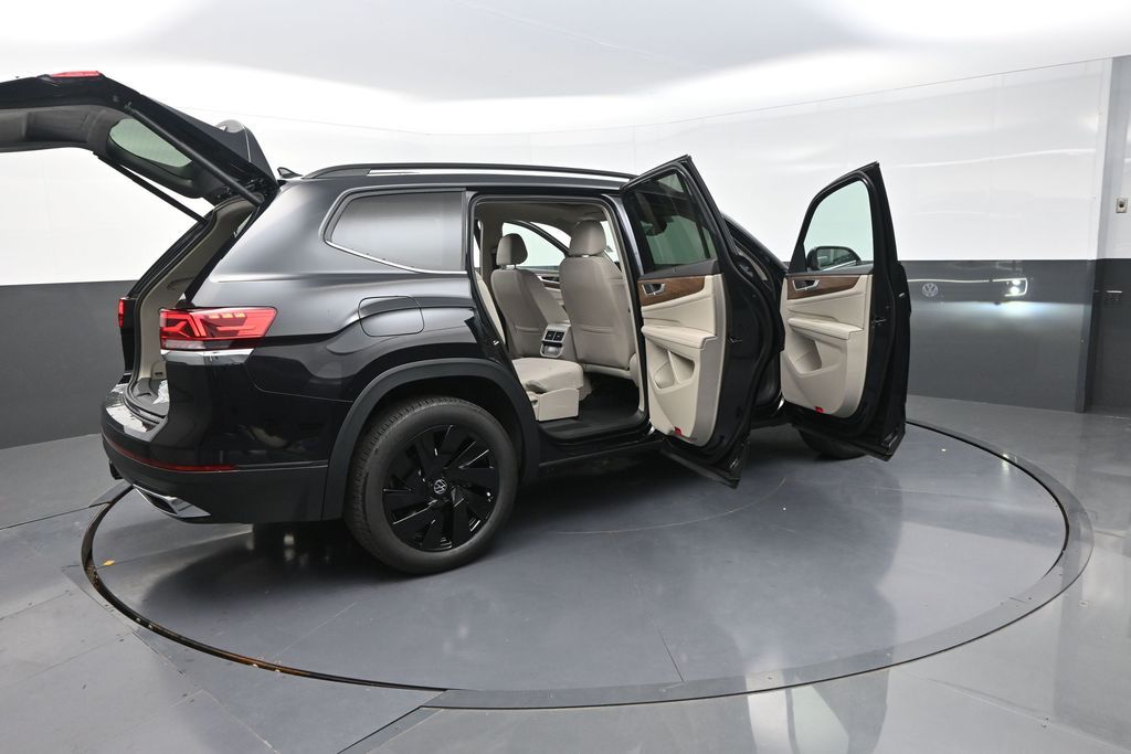 2025 Volkswagen Atlas SE Technology photo 31