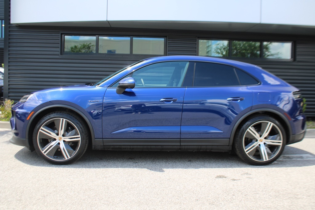 2025 Porsche Macan Electric photo 2