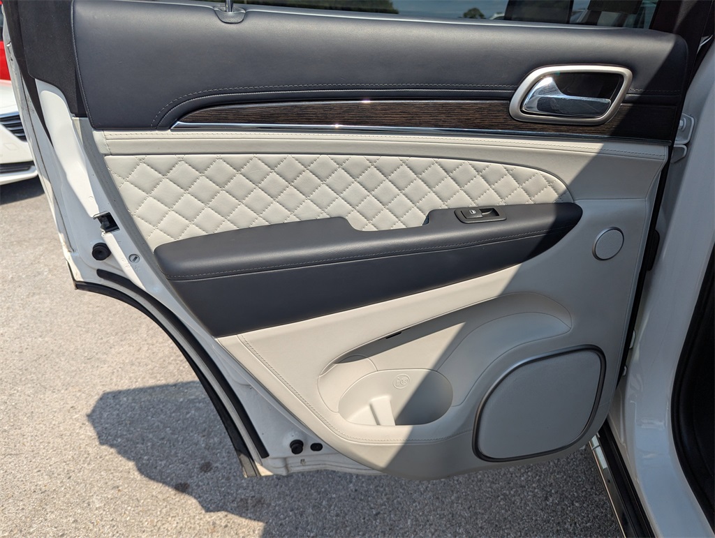 2017 Jeep Grand Cherokee Summit photo 28