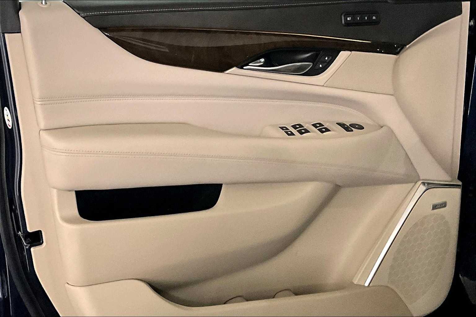 2018 Cadillac Escalade Luxury photo 20