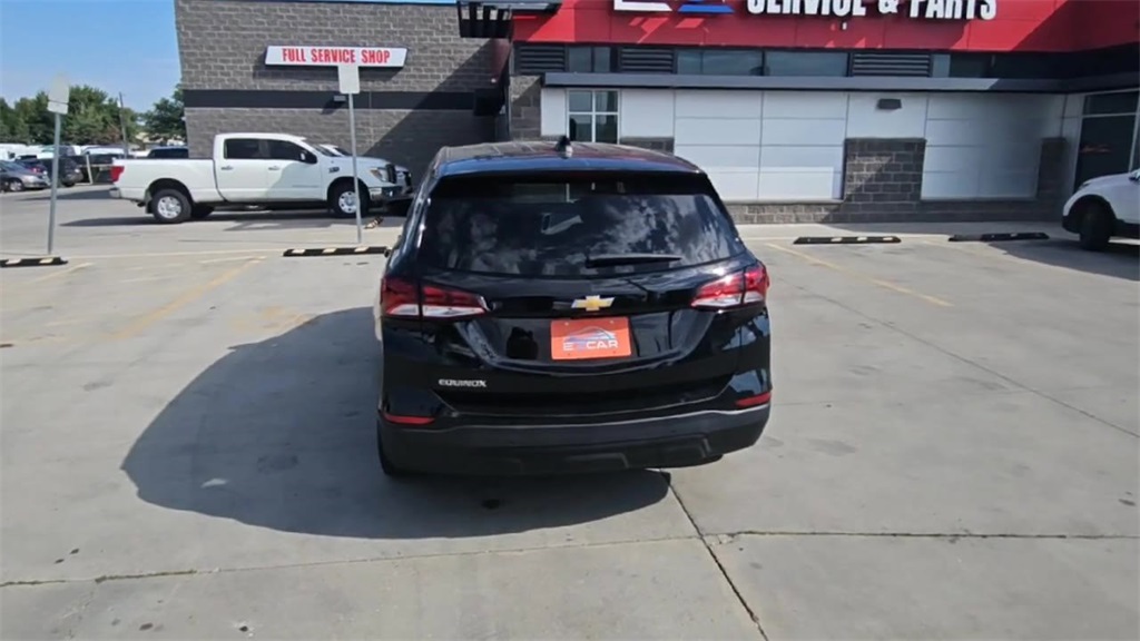 2022 Chevrolet Equinox LS photo 3