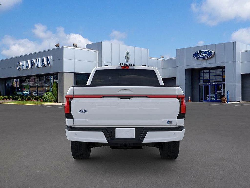 2025 Ford F-150 Lightning Lariat photo 5