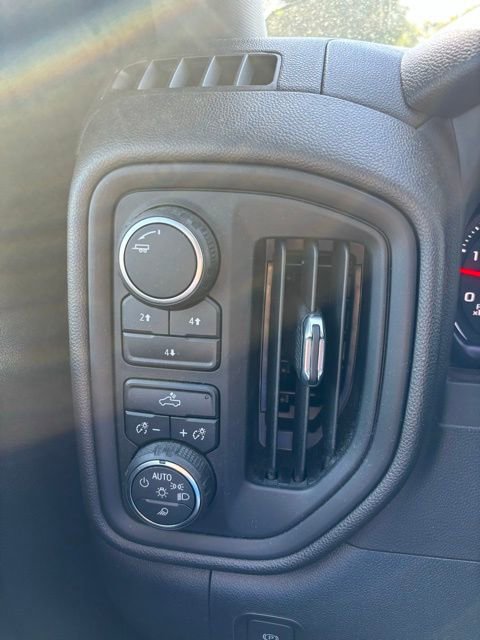 2023 Chevrolet Silverado 2500HD Custom photo 15