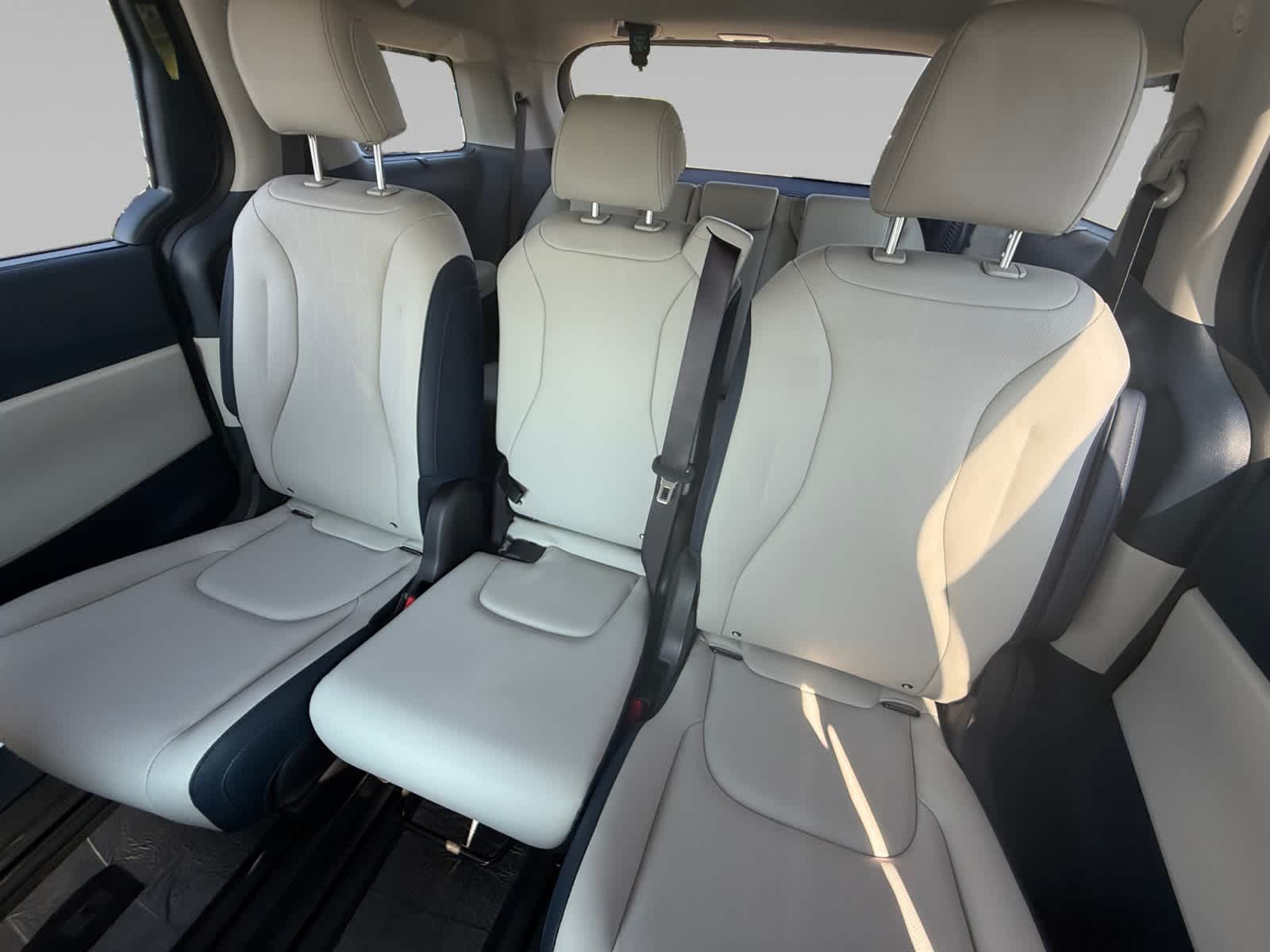 2026 Kia Carnival EX photo 13