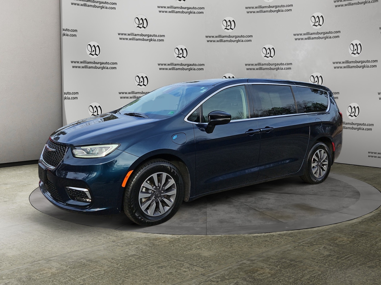 2024 Chrysler Pacifica PHEV Select's photo