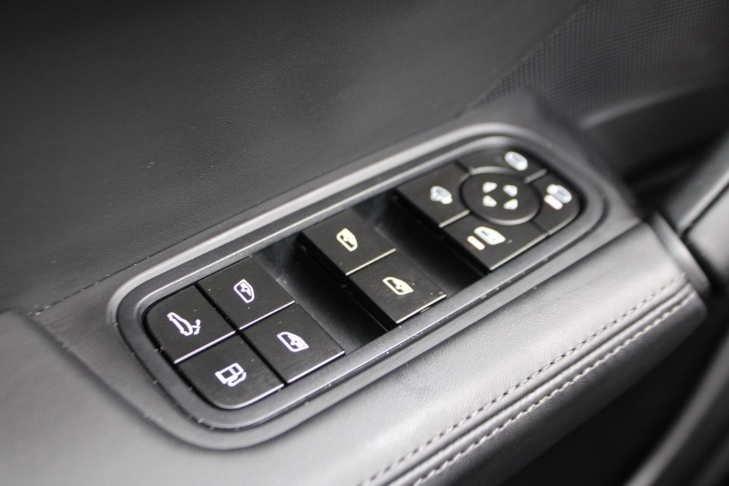 2025 Porsche Cayenne Turbo E-Hybrid photo 19