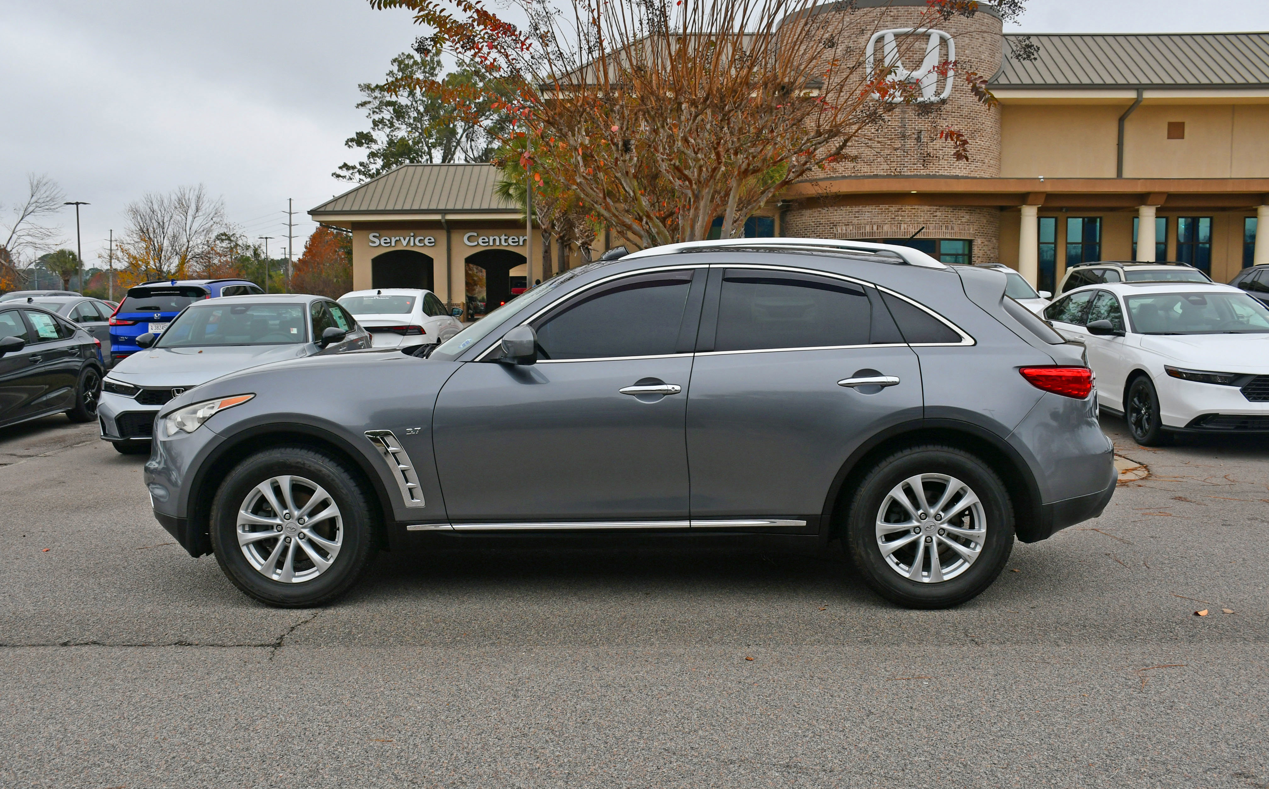 Used 2017 INFINITI QX70 Base with VIN JN8CS1MU6HM141786 for sale in Beaufort, SC