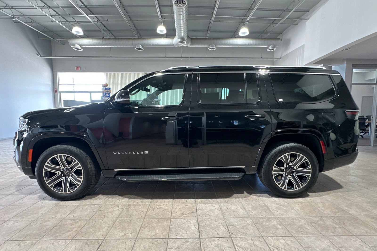 2025 Jeep Wagoneer Base photo 3