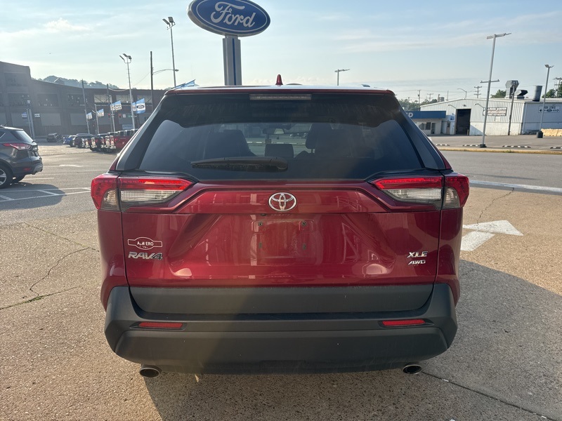 2021 Toyota RAV4 XLE Premium photo 5