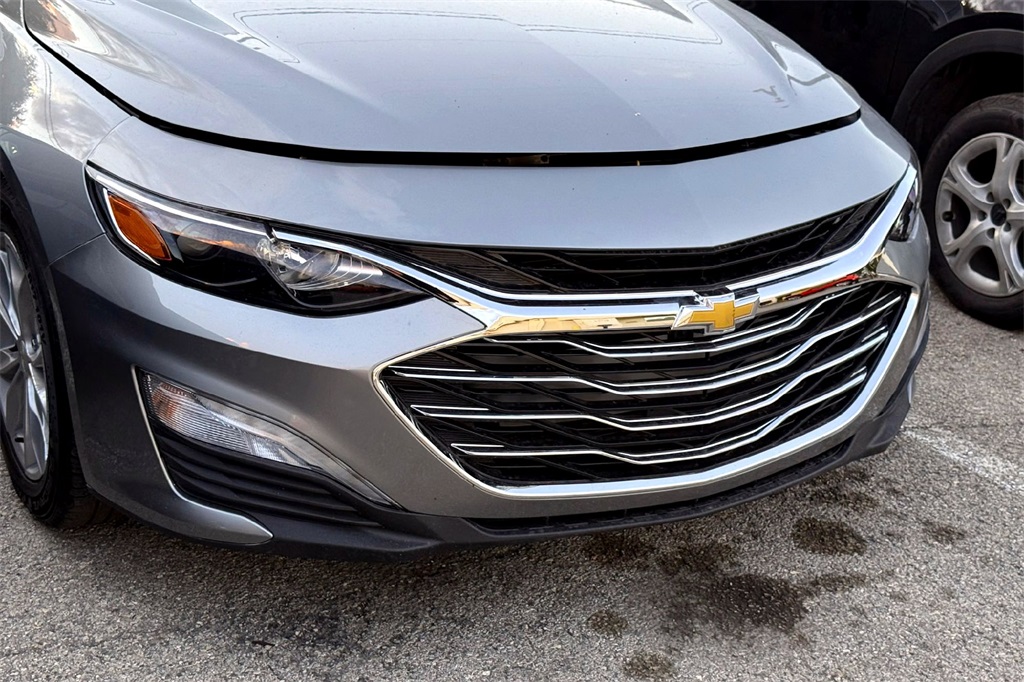2024 Chevrolet Malibu 1LT photo 2