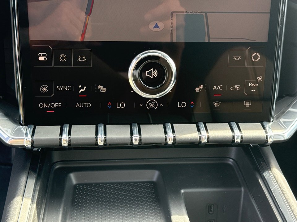 2025 GMC ACADIA - Image 25