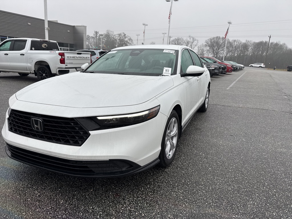 2025 Honda Accord LX's photo