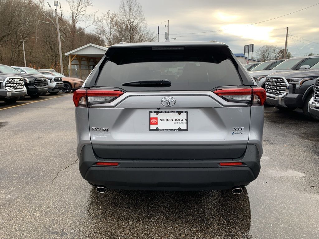 2025 Toyota RAV4 Hybrid XLE photo 3