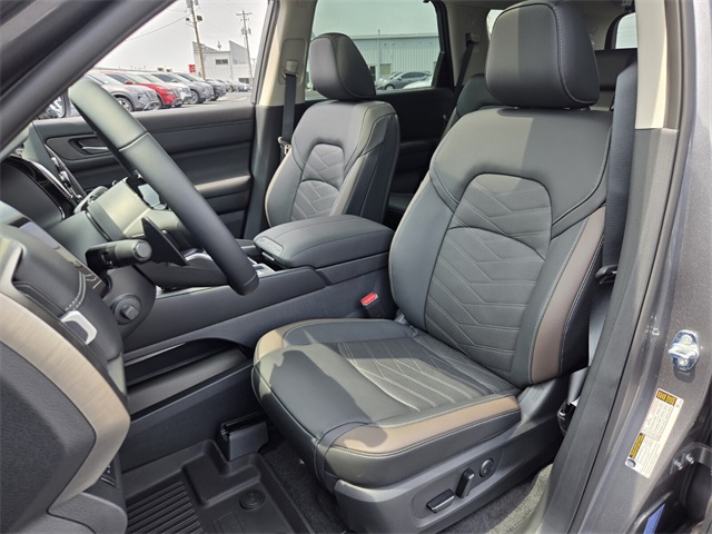 2025 Nissan Pathfinder Platinum photo 6