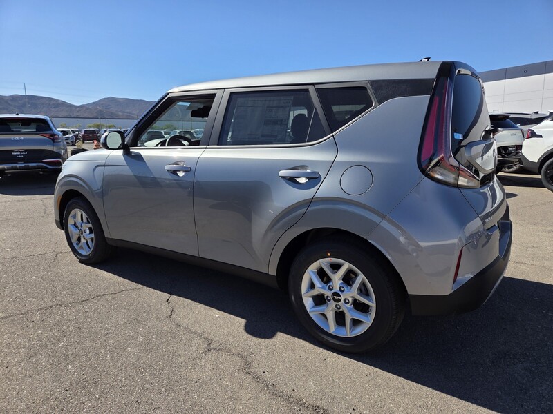 2025 Kia Soul LX S photo 3