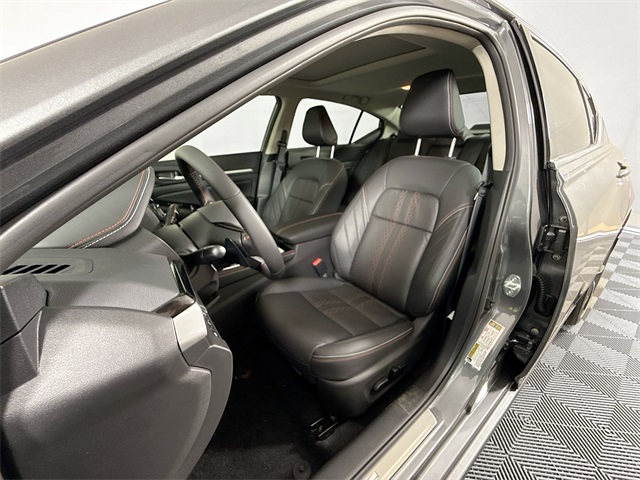 2025 Nissan Altima SR photo 4