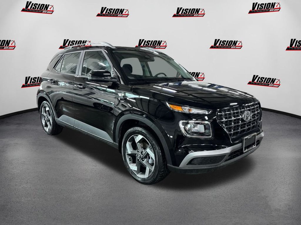 2025 Hyundai Venue SEL photo 3