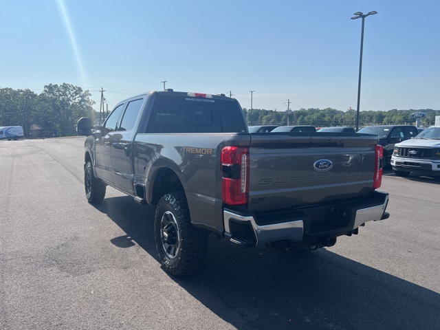2023 Ford F-250 Lariat photo 2